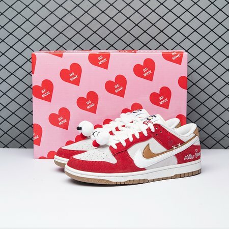 Nike Dunk Low SE Merry Christmas DO9457-112